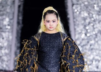 Ngôi sao trẻ Lucy Nguyễn Trần tỏa sáng trong vai trò The Face trong bộ sưu tập Golden Mirage